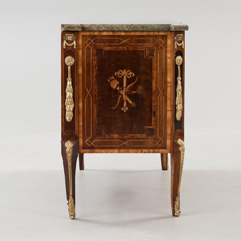 A Gustavian late 18th century commode attributed to Nils Petter Stenström, master 1781.