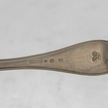 Skedar, 18 st, silver, gammalsvensk modell, 1800-talets första hälft.