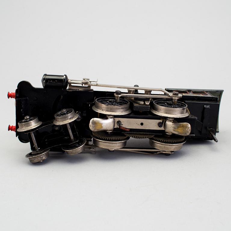A tinplate Märklin steam locomotive with tender F 13040, 0 Gauge, Germany, 1920s.