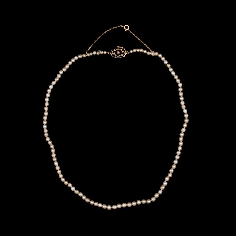 COLLIER, orientaliska pärlor, lås 18k guld, emalj, GD&co, Malmö, 1936.