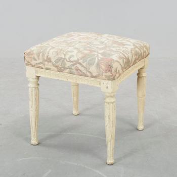 TABURETT, sengustaviansk, omkring 1800.
