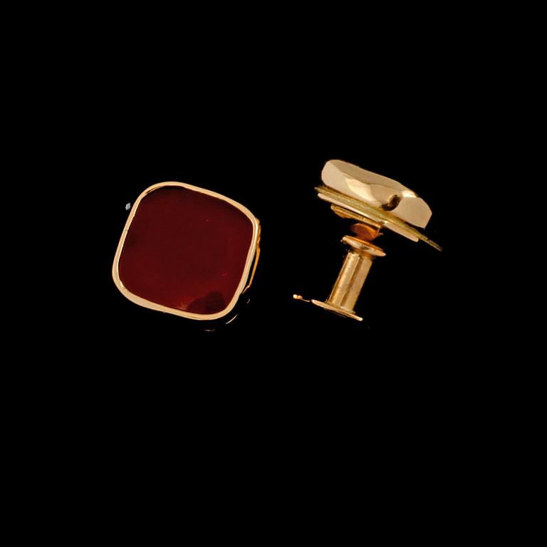 FRACKKNAPPAR, ett par, 18k guld och karneol, Karl Erik Palmberg, Alton, Falköping, 1967. Vikt 4 g.