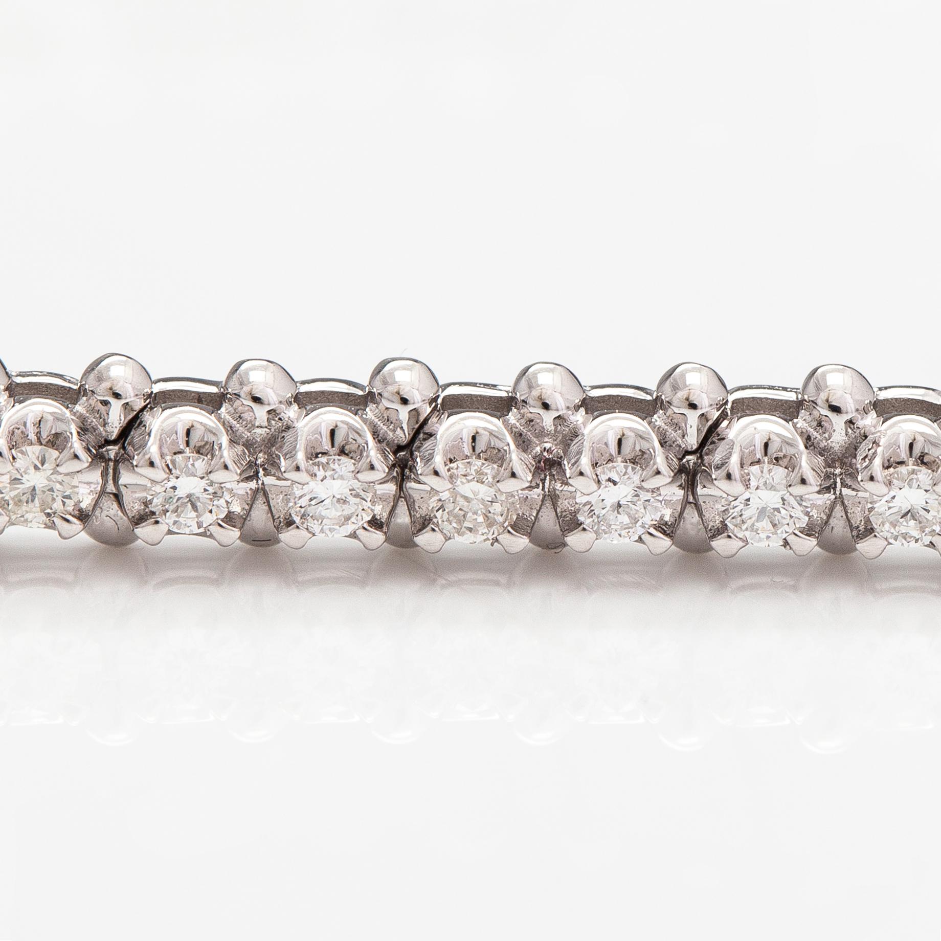 Armband, 14K vitguld och diamanter ca 1.18 ct tot.