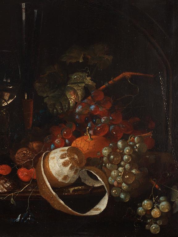 Willem Kalf Hans art, Stilleben med ostron, kritpipa, glas, frukter och insekter.