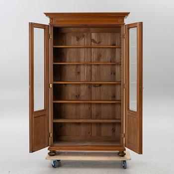 Bookcase, around the year 1900.