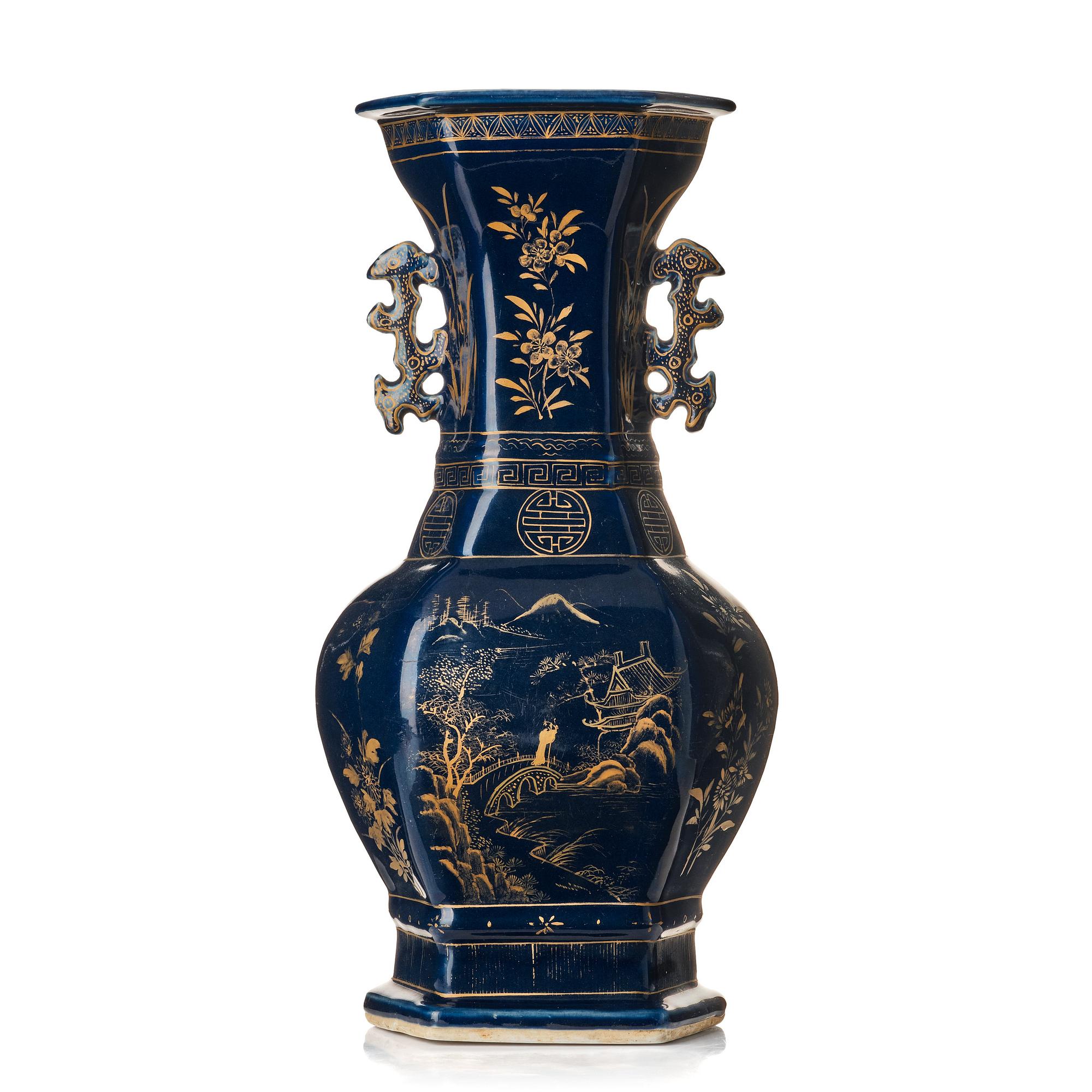 Vas, porslin. Qingdynastin, 1800-tal.