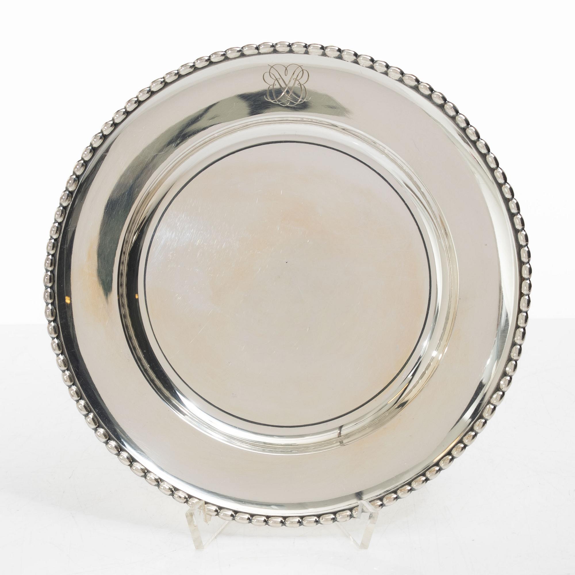 12 plates and 12 side plates, silver, marks of GAB and Edlund's silverware factory, Stockholm 1946 and 1974.