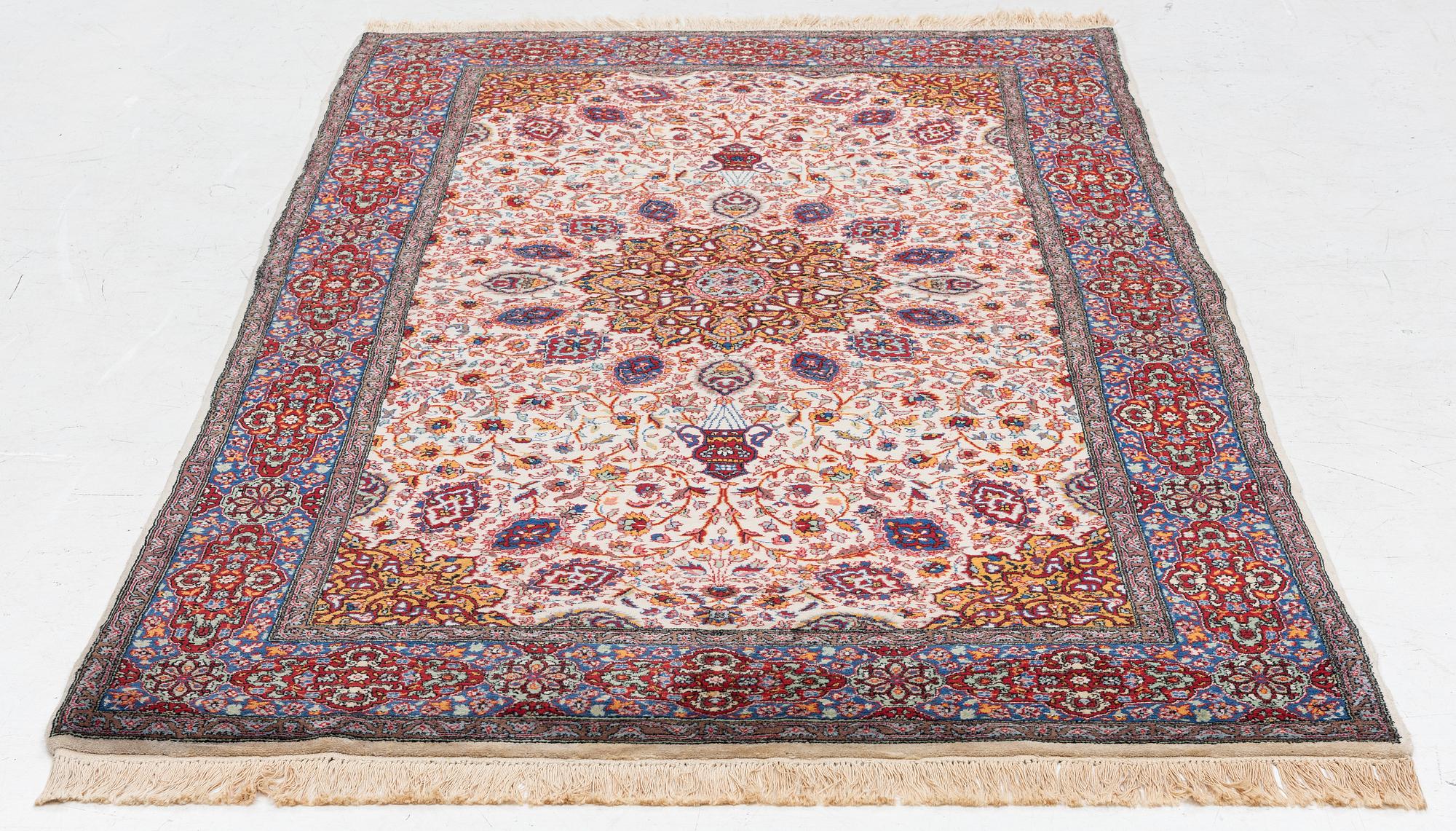 Carpet, Pakistan ca 240 x 137 cm.