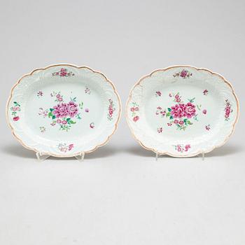 A pair of famille rose serving dishes, Qing dynasty, Qianlong (1736-95).