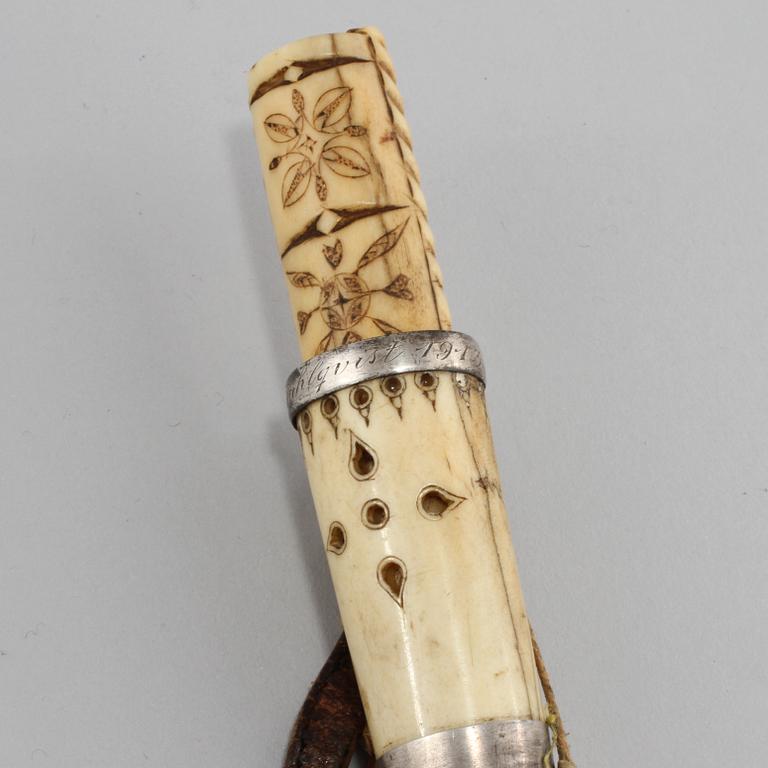 SAMEKNIV, ben, signerad W Dahlkvist, 1900-talets första kvartal.