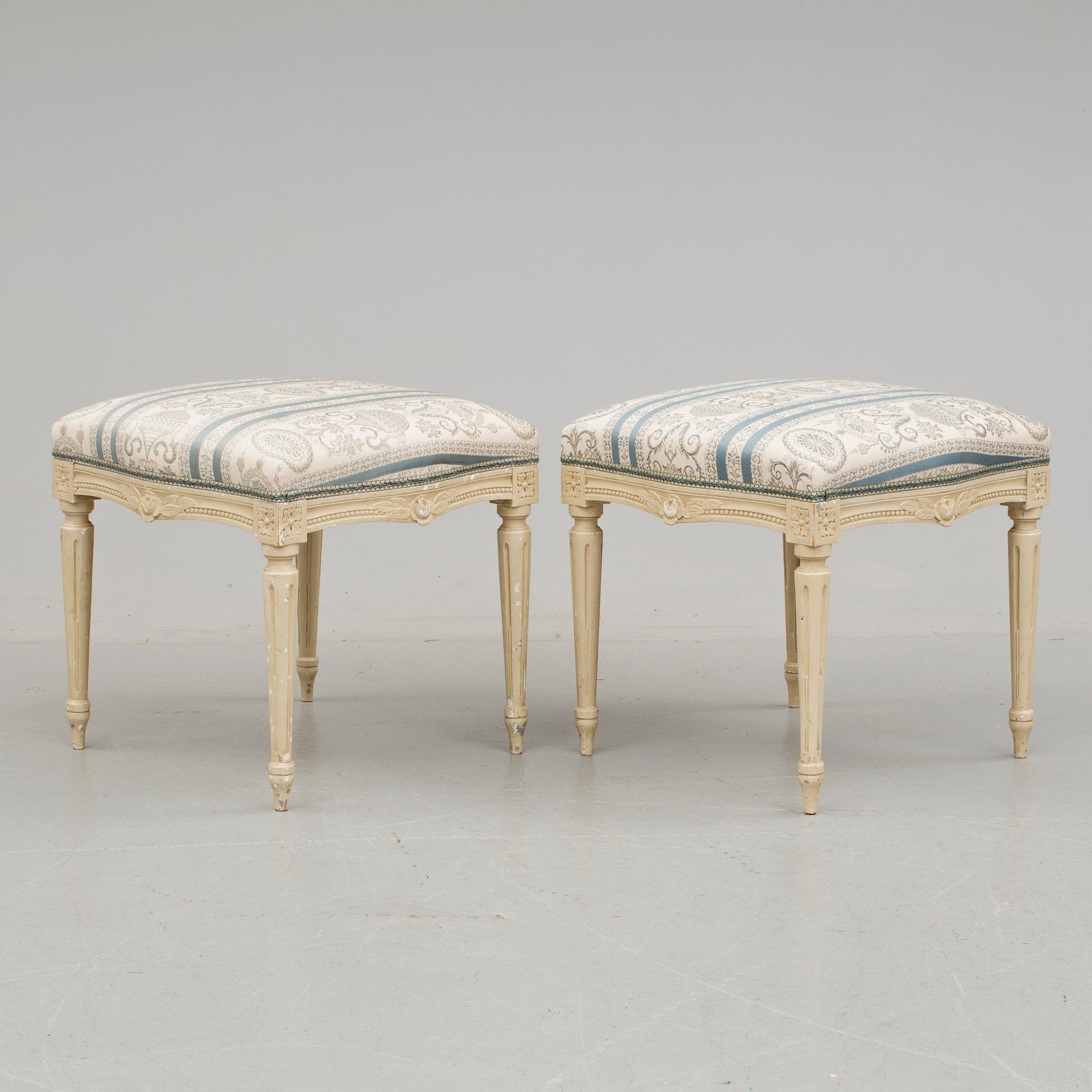 TABURETTER, ett par, gustaviansk stil, 1900-talets första hälft.