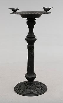 FÅGELBAD, gjutjärn, modern tillverkning.