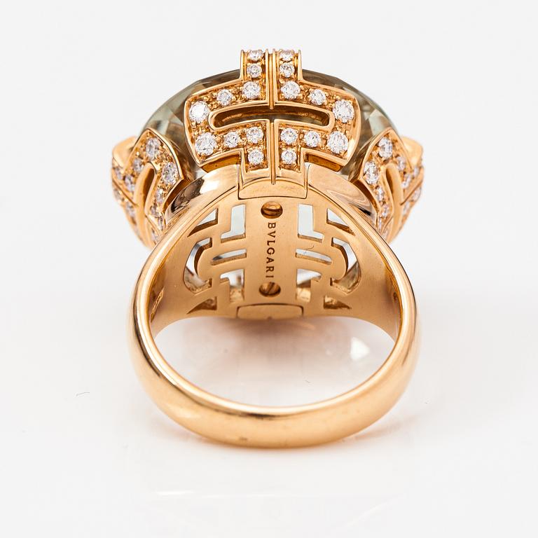 Bulgari, An 18K gold ring "Parentesi" with a green quartz and ca. 0.70 ct of brilliant cut diamonds in total.