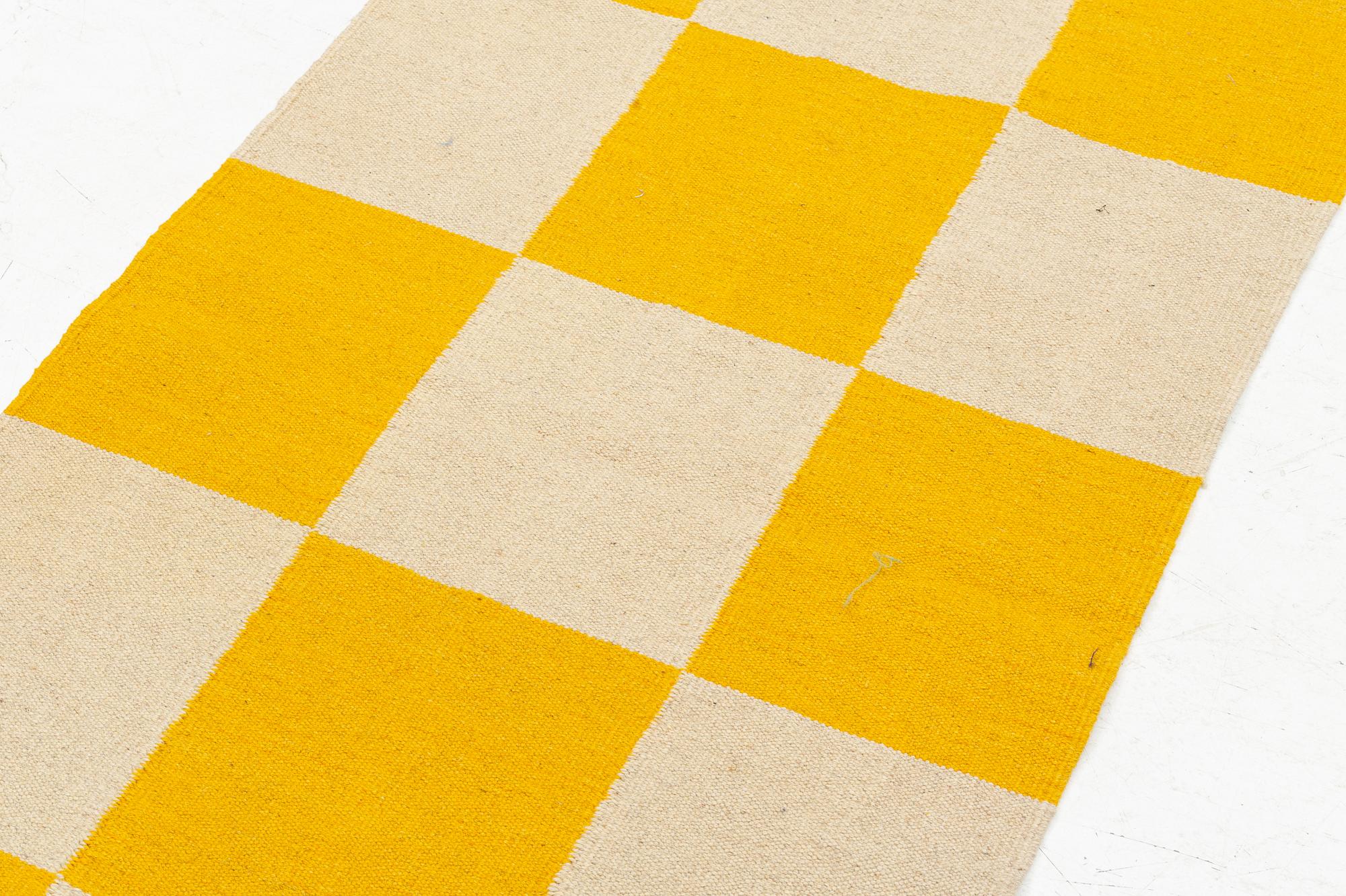 Gallerimatta, ca 344 x 89 cm.