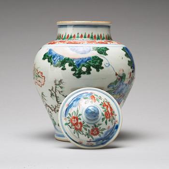 A Chinese Transitional wucai jar with cover, 17th Century.