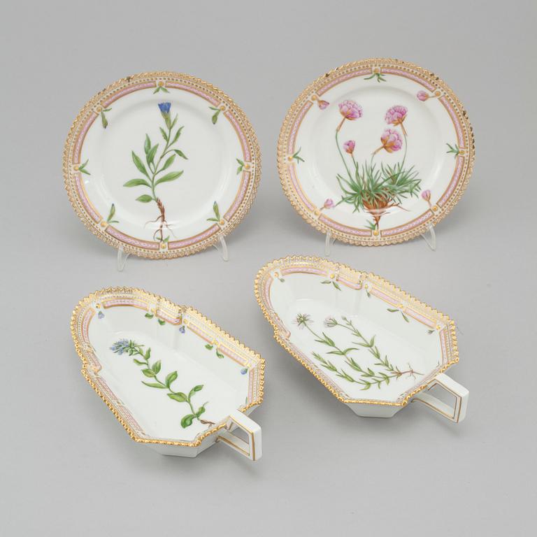 Two "3543" jelly bowls and two "3552" small plates from the Flora Danica Collection, Royal Copenhagen, 20th cenutry.