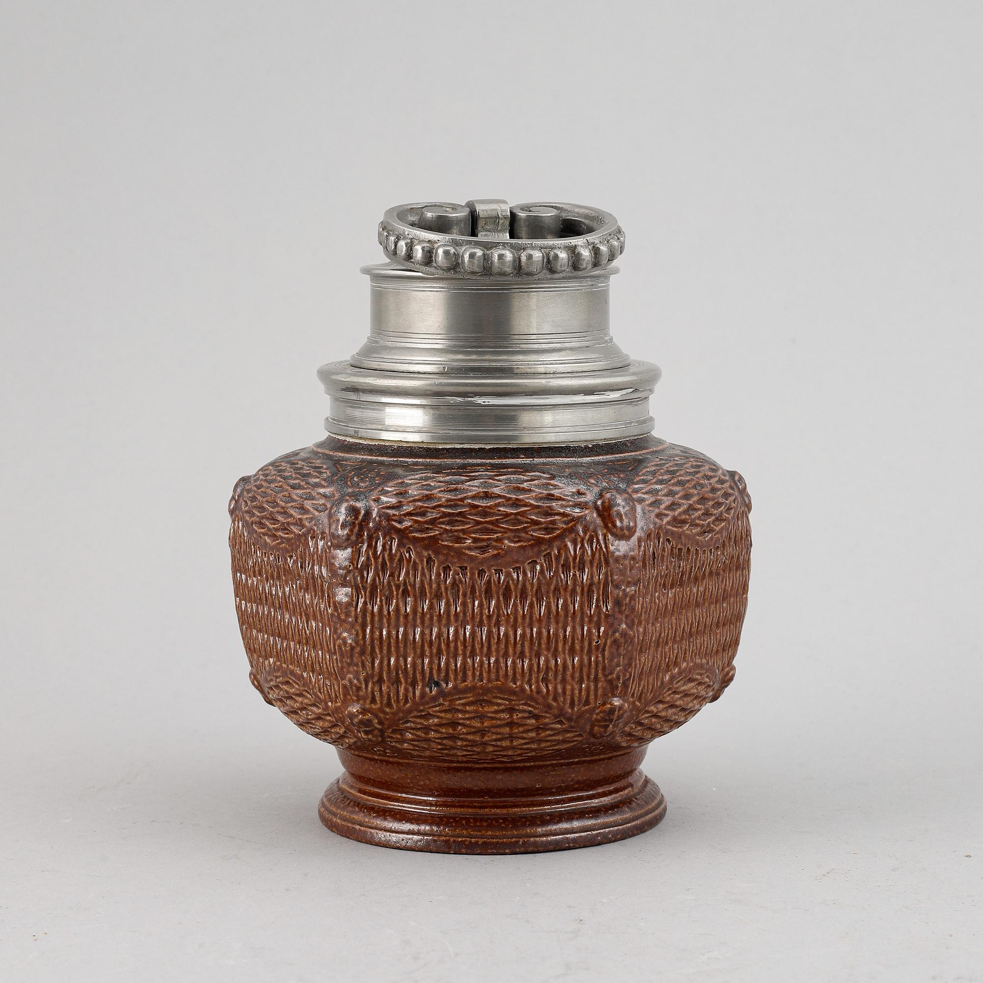 A stoneware Höganäs tobacco box, ca 1900.