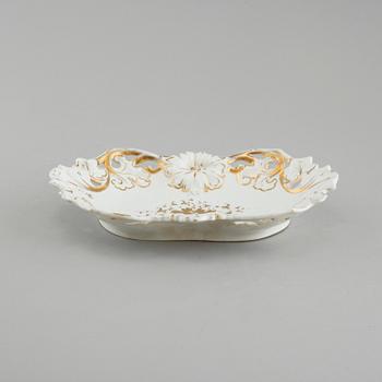 UPPLÄGGSFAT, porslin, C. Tielsch & Co, märkning använd mellan 1870 - 1900.