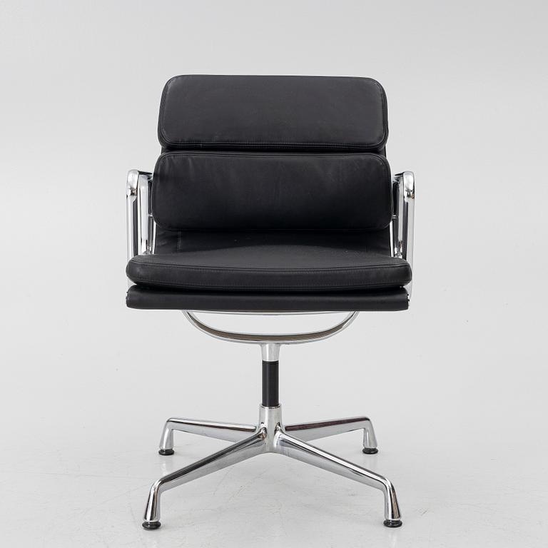 Charles & Ray Eames, Chair, “Soft Pad Alu Chair”, model EA208, Vitra.