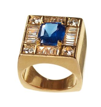 568. Kristian Nilsson, A Kristian Nilsson blue sapphire and diamonds 18k ring,