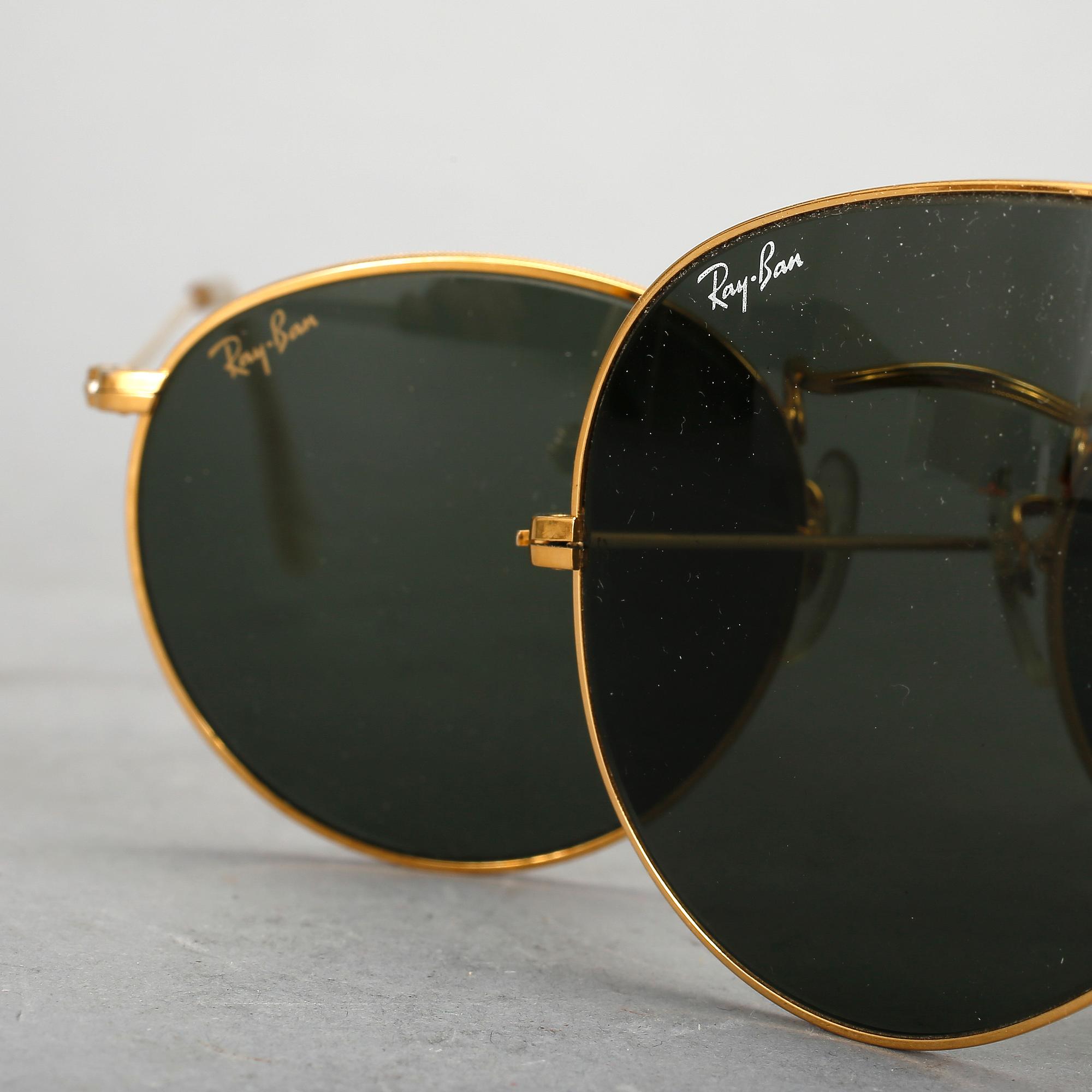 SOLGLASÖGON, 2 st, "Aviator" och "Round metal", Ray-Ban, 1900-talets slut.