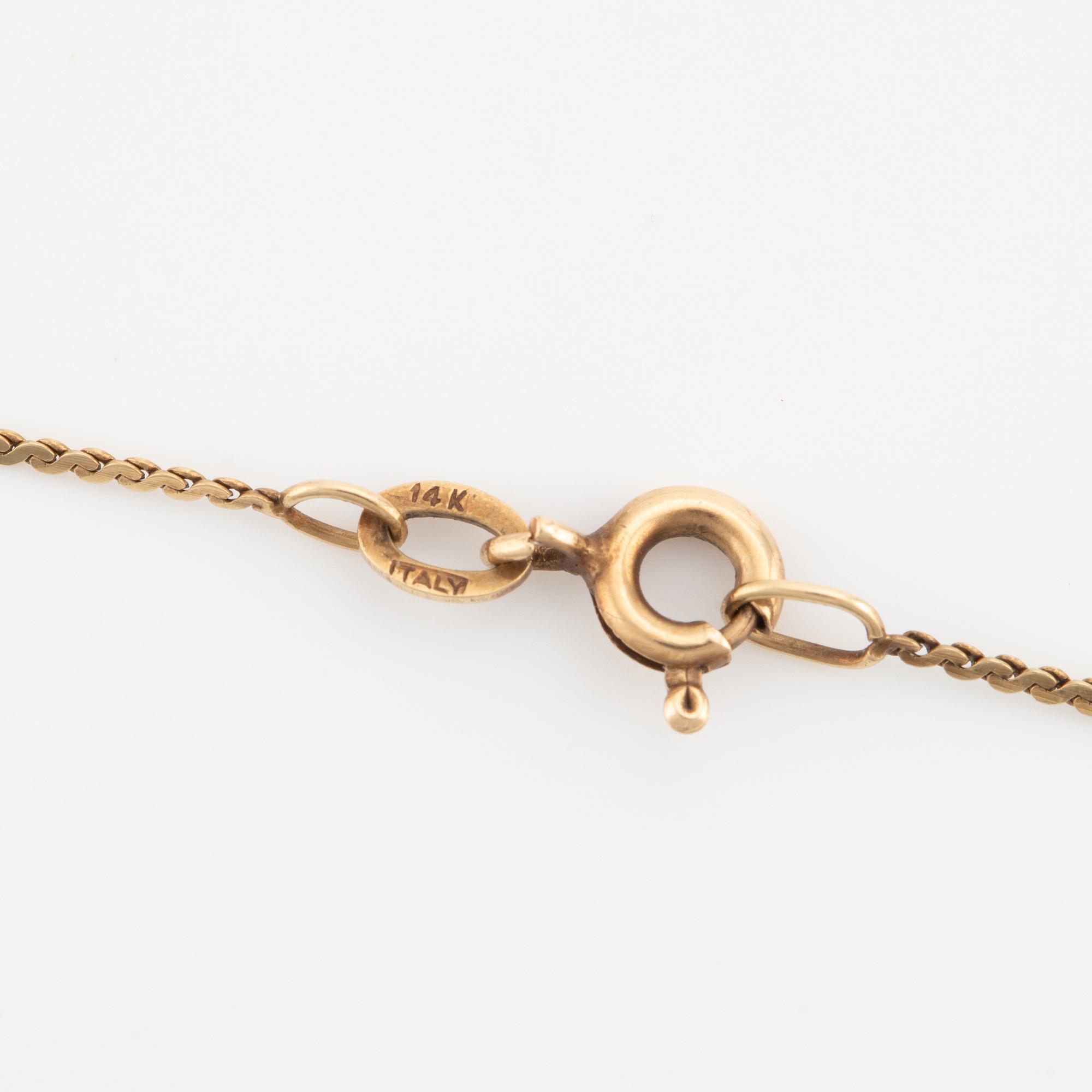 Pendant, egg with enamel decoration of roses, with chain.