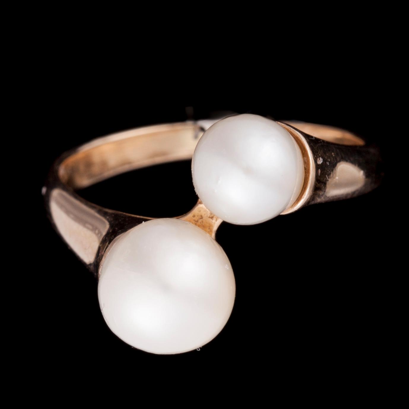 RING, 14K guld, 2 pärlor. Vikt 3,6 g.