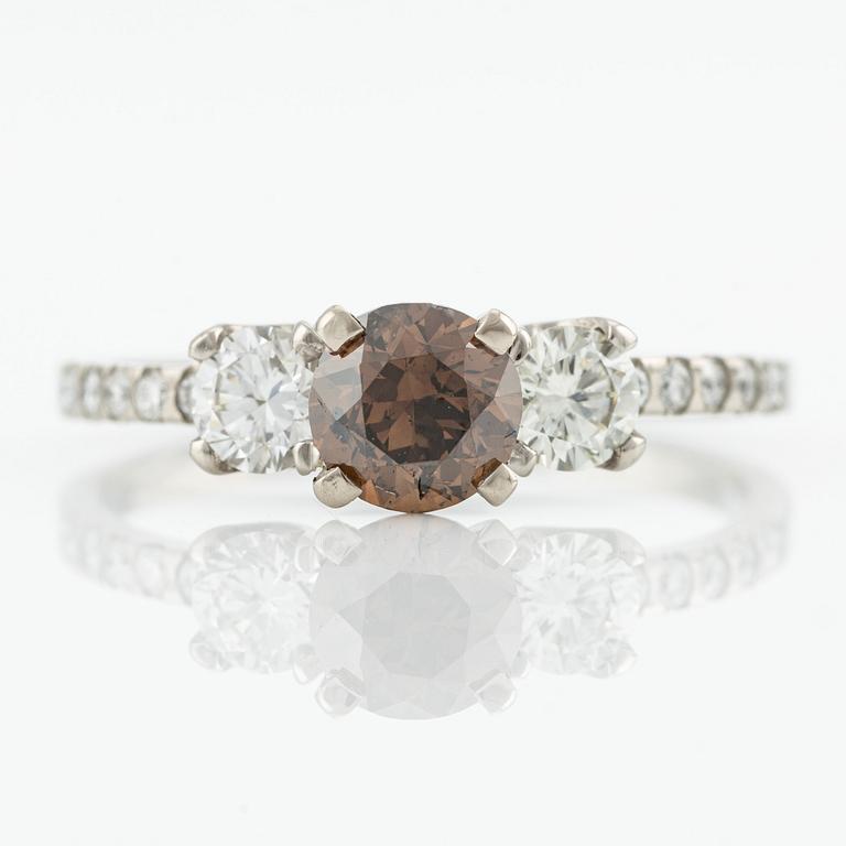 Ring with brown-orange diamond and brilliant-cut diamonds.