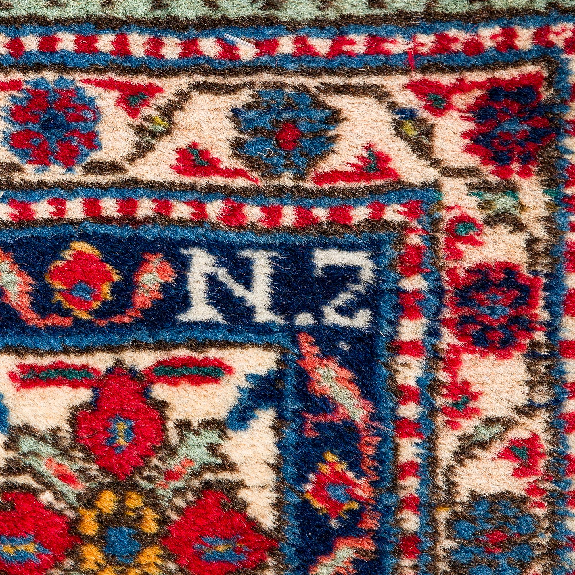 Matta, Täbris, signerad, old/semiantik, 281 x 198 cm.