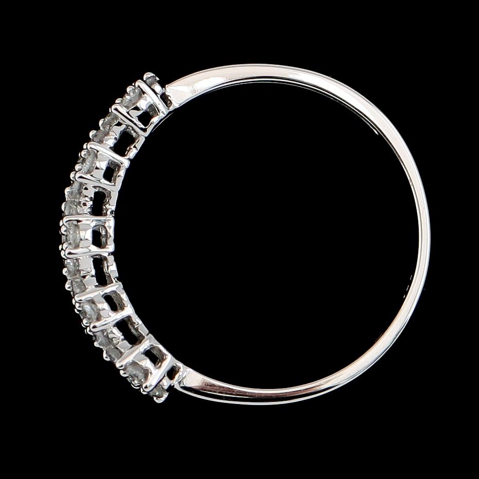 RING, 18K vitguld, diamanter tot ca 0.40 ct.
