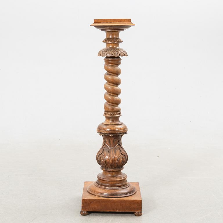 Pedestal around 1900.