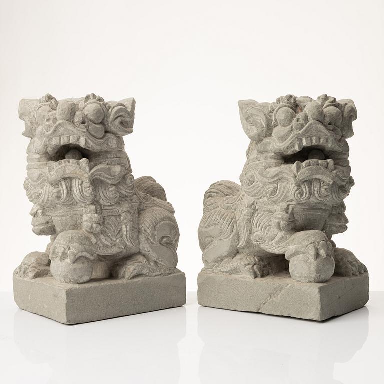 Skulpturer, ett par, Kina, 1900-talet senare del.