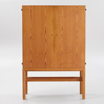 Axel Larsson, a cabinet, Svenska Möbelfabrikerna Bodafors, Sweden. 1943.