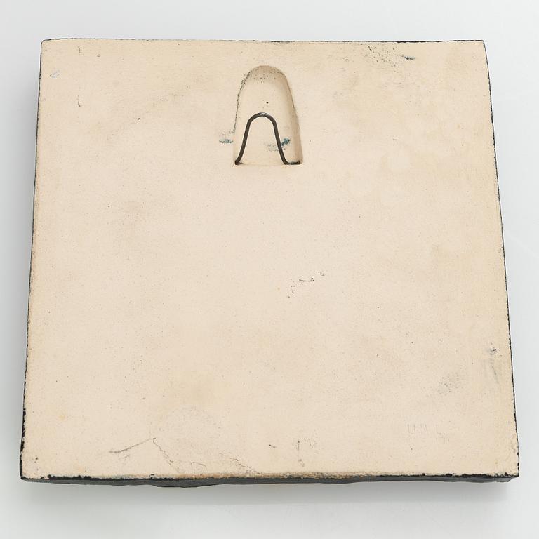 Lisa Larson, reliefi "Plommon", sarjasta "Pomona", Lisa Larson, Gustavsberg, 1974-1979.