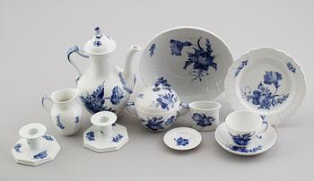 KAFFESERVIS, ca 34 delar, porslin, "Blå Blomst", Royal Copenhagen.