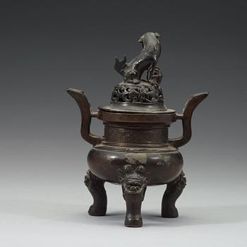 A bronze censer with cover, late Ming dynasty, 17th Century.