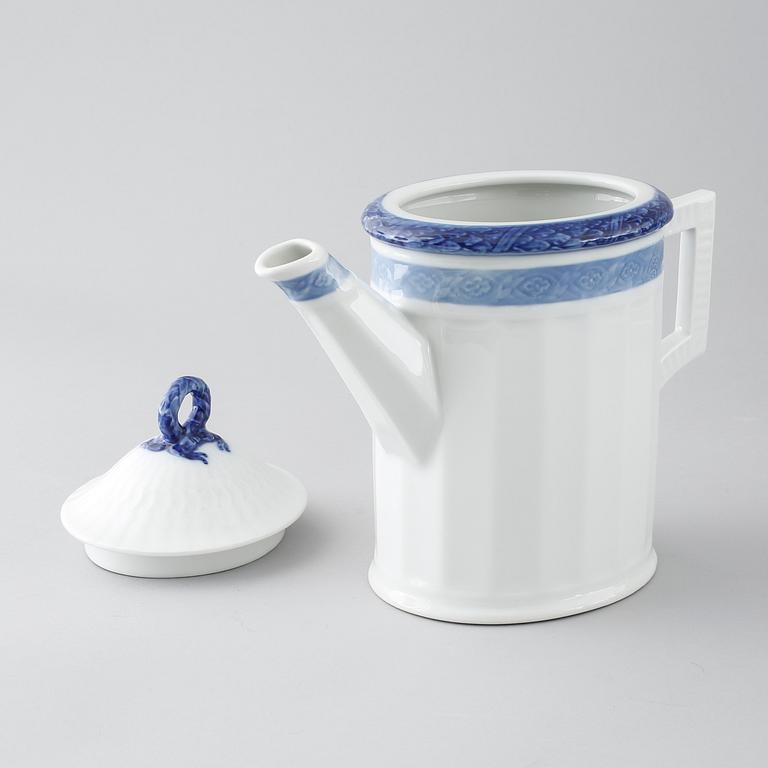 73 porcelian serving pieces, "Blå Vifte", Royal Copenhagen, from the second half of the 20th century.