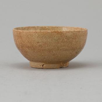 A Yuan/Ming dynasty earthenware bowl.