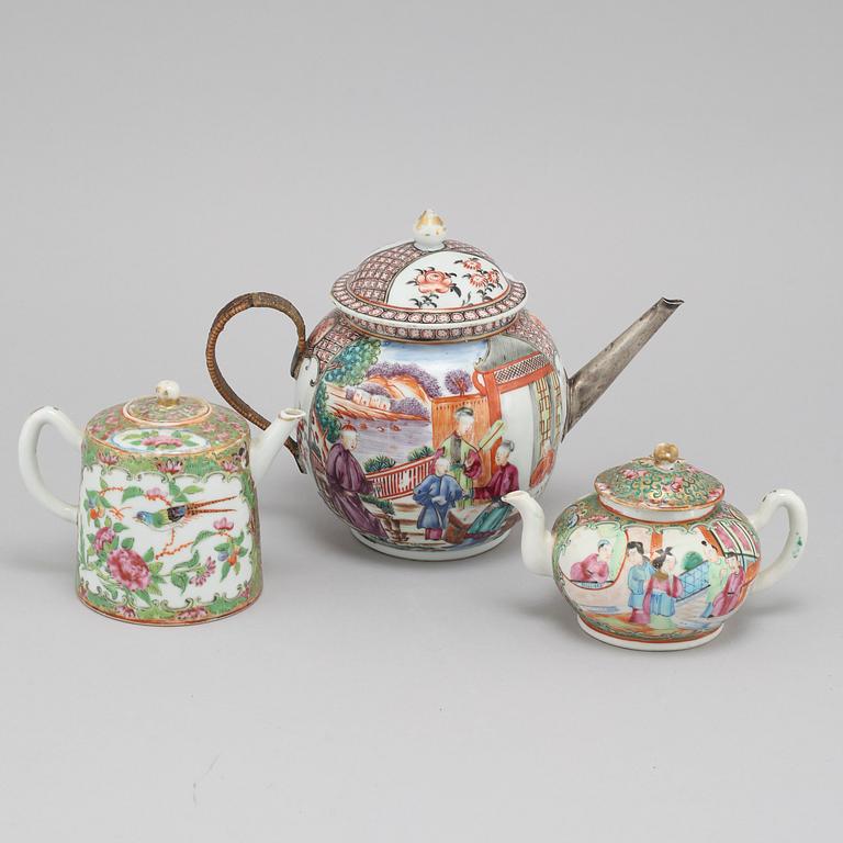 Three 18/19th century Chinese porcelain tea pots.