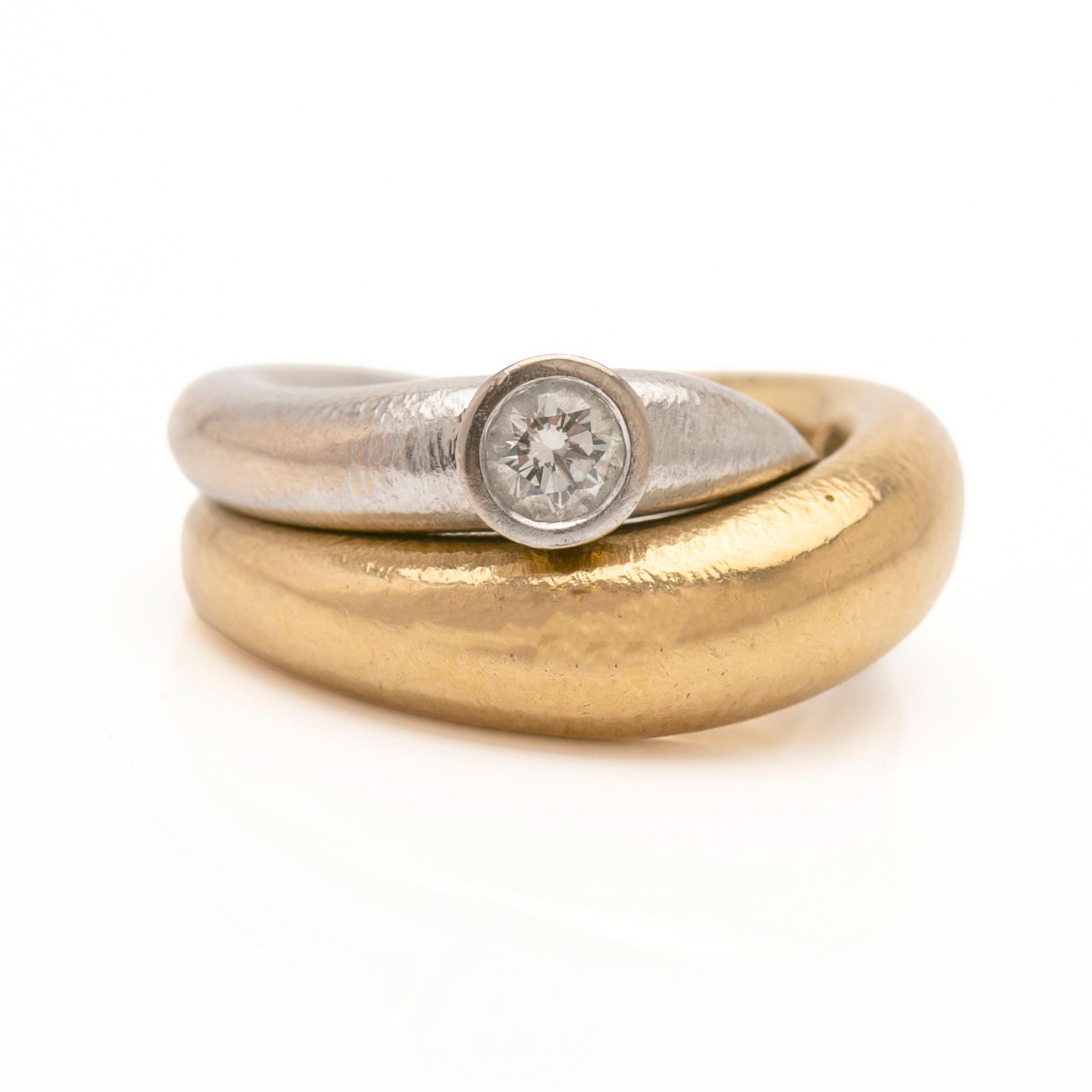Ole Lynggaard, Ring, "Fidelity", 18K guld och vitguld med en rund briljantslipad diamant ca 0.32 ct.