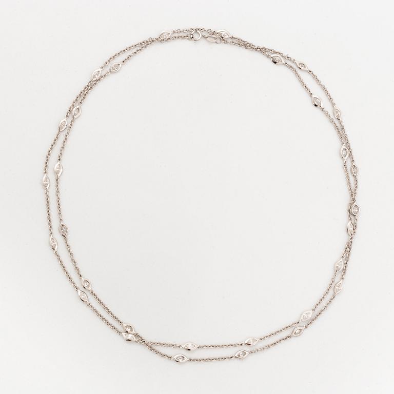 Collier 18K vitguld med markisformade briljantslipade diamanter.