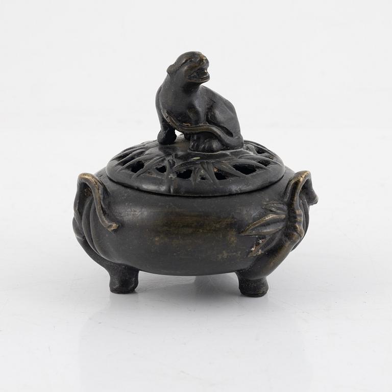 A bronze censer, around 1900.