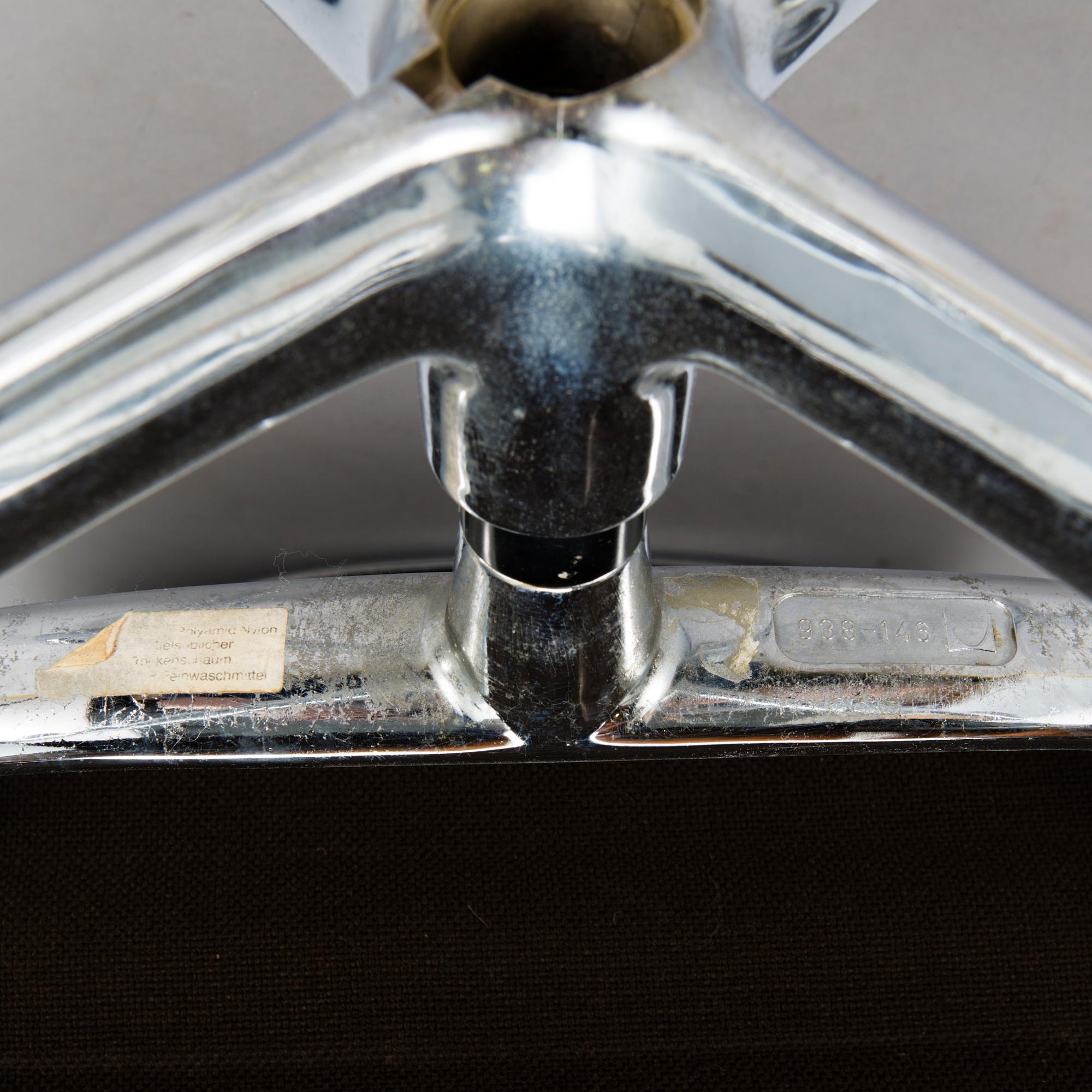 CHARLES & RAY EAMES, An office chair / armchair Aluminium Group 'EA 115/116', Herman Miller, Vitra.