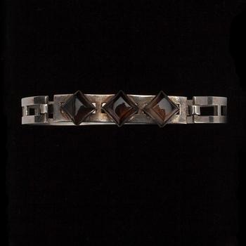 ARMBAND, silver, rökkvartser, Turun Hopea, Åbo 1963.