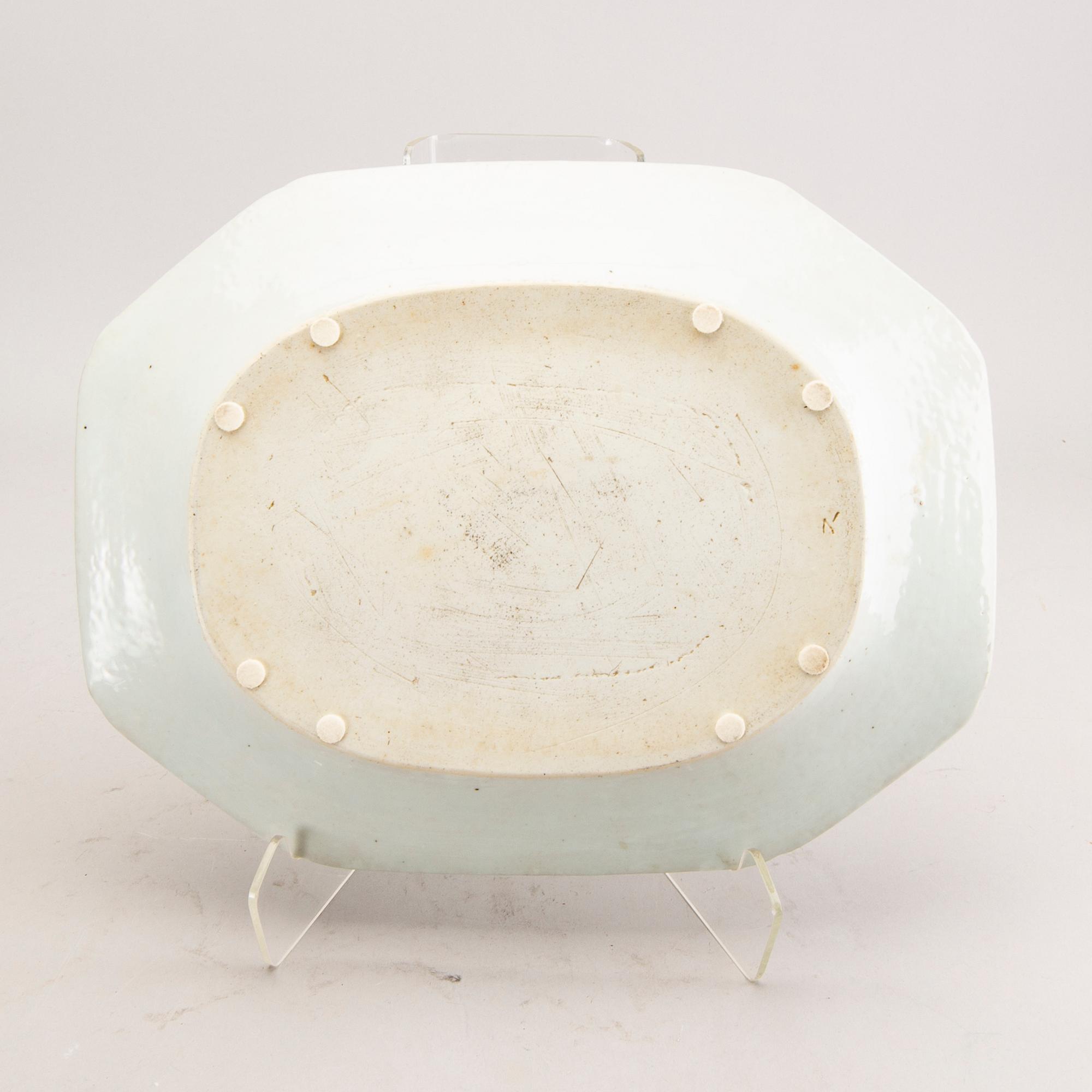 Uppläggningsfat 2 st Kina omkring 1800 porslin.