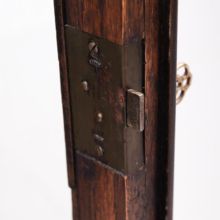 VITRINSKÅP, 1900-talets första hälft.