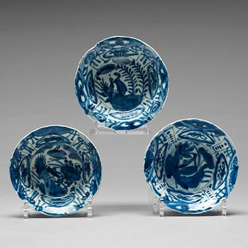 202. Three blue and white kraak bowls, Ming dynasty, Wanli (1523-35).