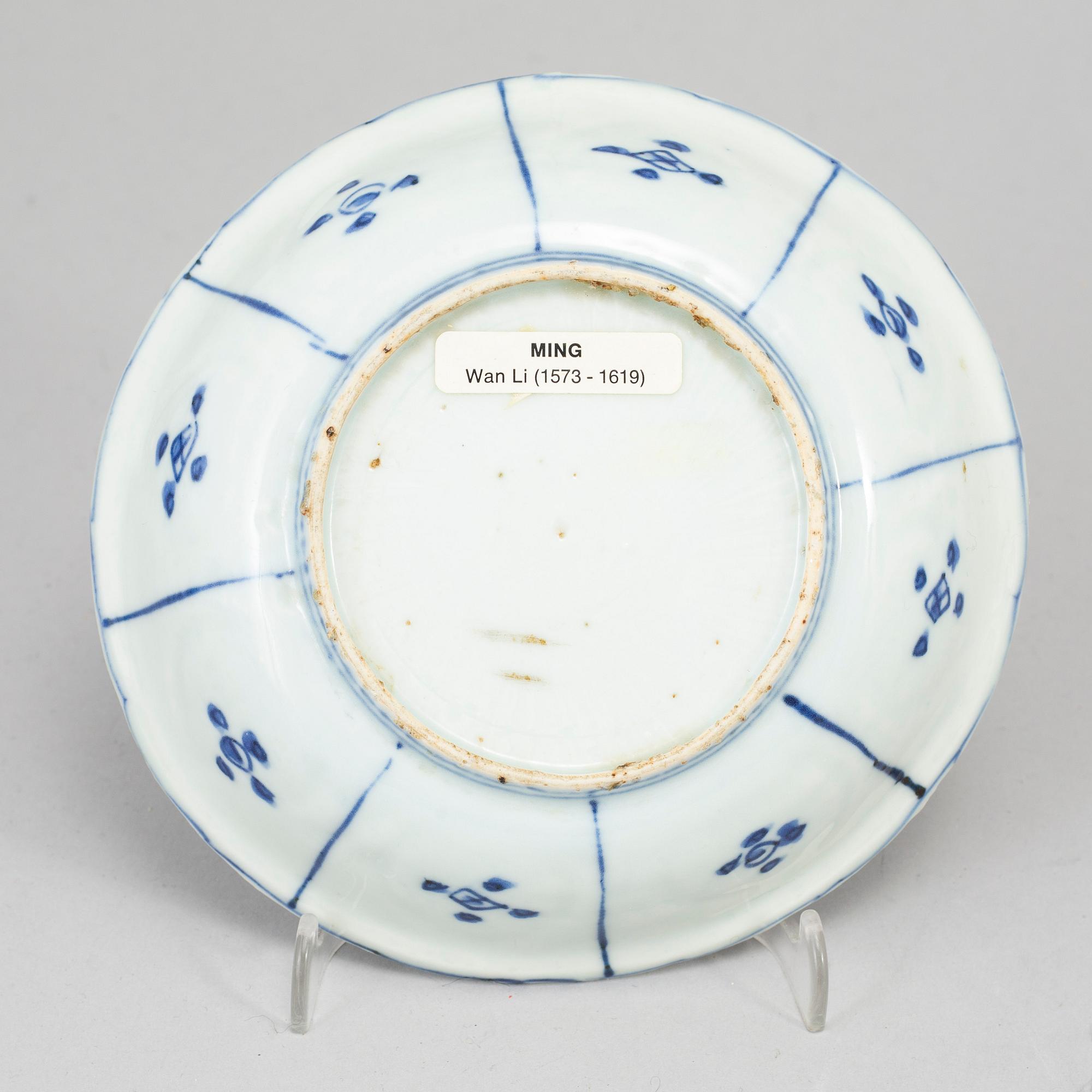 A blue and white kraak dish, Ming dynasty, Wanli (1572-1623).