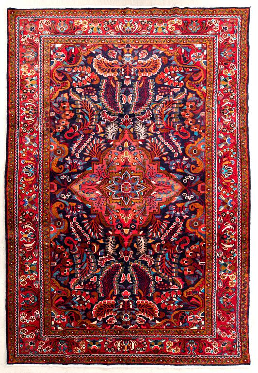 An old Lilihan carpet 344x225 cm.