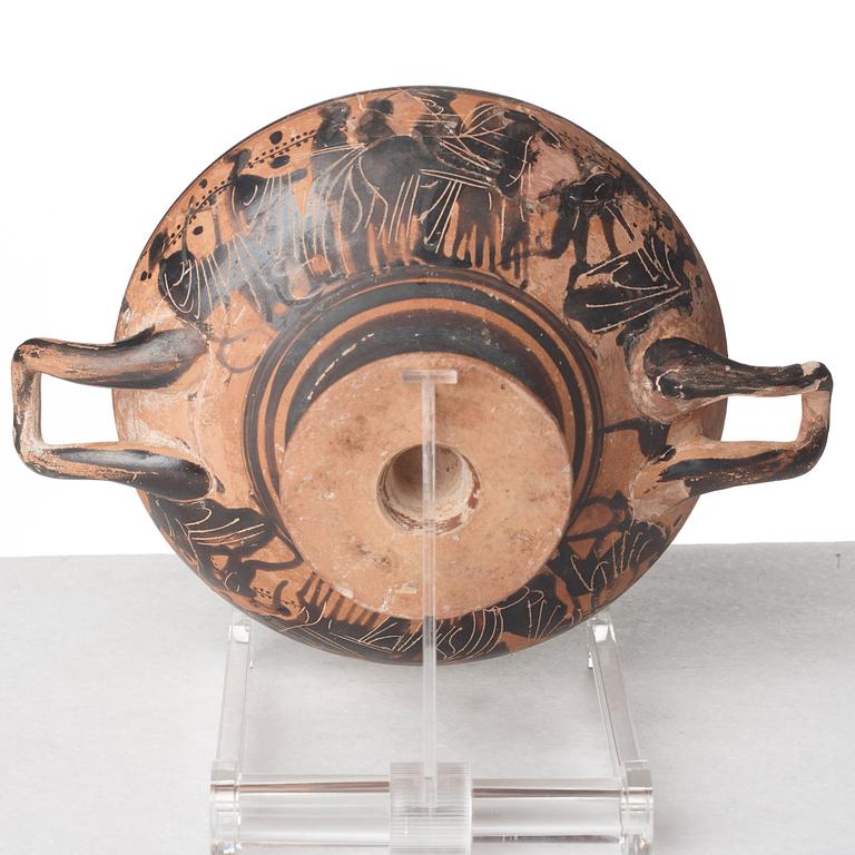 KYLIX, lergods. Attisk, svart-figurig, troligen omkring 520-510 f. Kr.